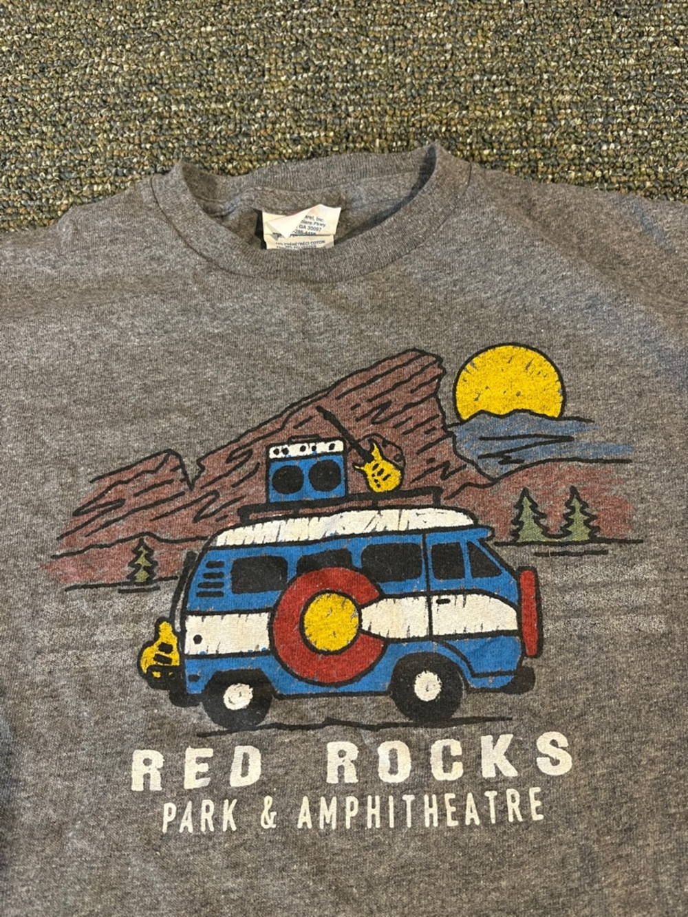 Red Rocks Graphic crop Tee - Picture 2 of 2